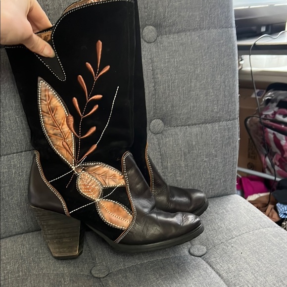 Shoes - Embroidered Black and Brown Western Boots
